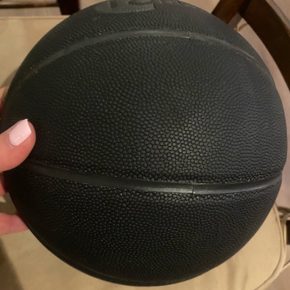 Basketball Women’s WNBA Voices Black 28.5 New Basketball RARE - Picture 6 of 10